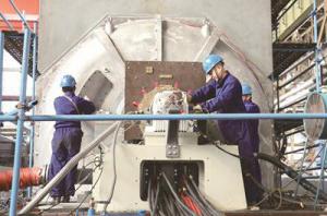 國內首臺受端雙水內冷調相機在湘潭換流站并網