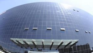 我國首條大面積“發(fā)電玻璃”生產線在成都投產