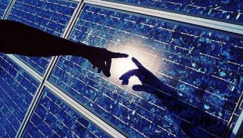 光伏市場迎來整合年 供大于求促行業加速洗牌