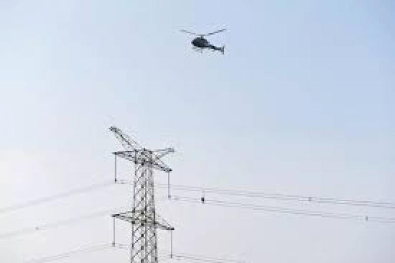 南方電網(wǎng)首次直升機(jī)驗收500千伏線路工程