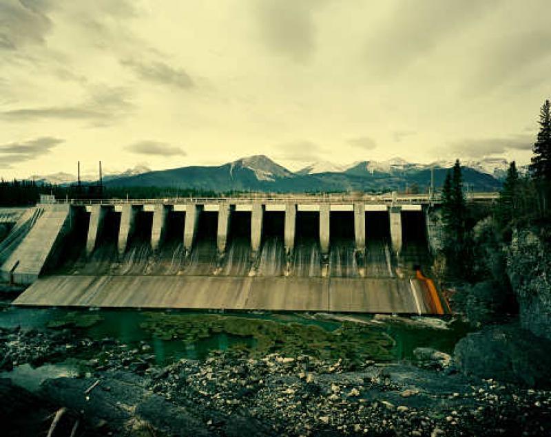 北阿肯德邦的高等法院下令，對所有水電站附近的垃圾進行清理