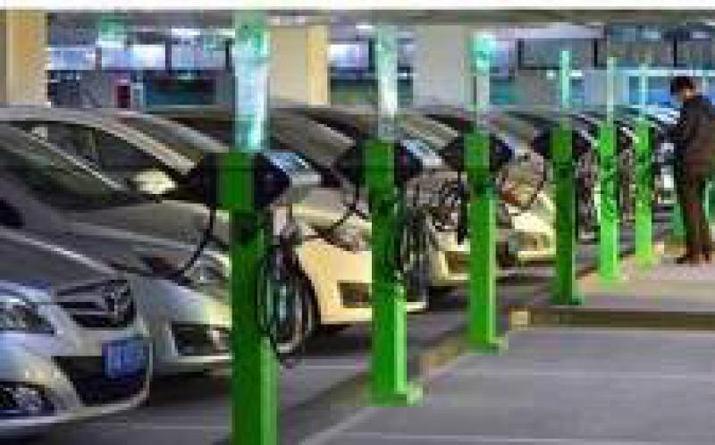 汽車工業(yè)：產(chǎn)銷雙下降，新能源高增長成常態(tài)