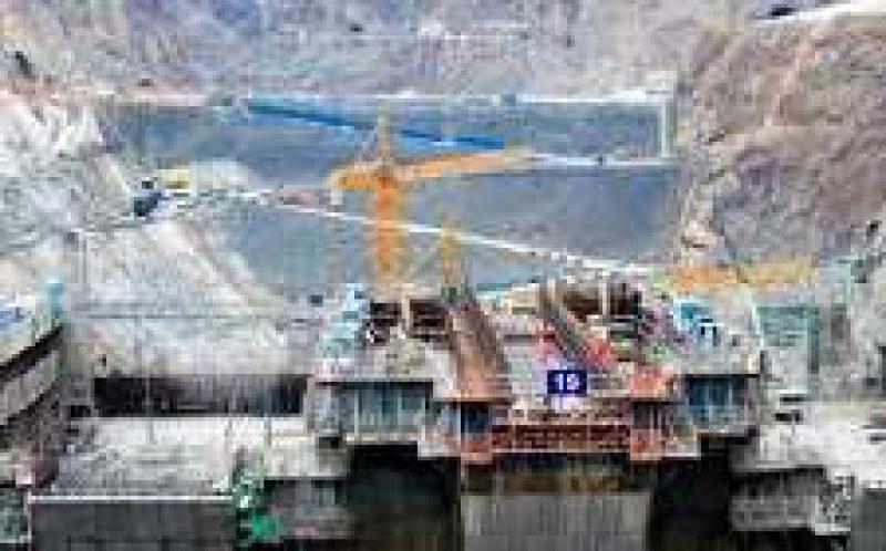 白鶴灘水電站大壩工程首個導流底孔澆筑封頂