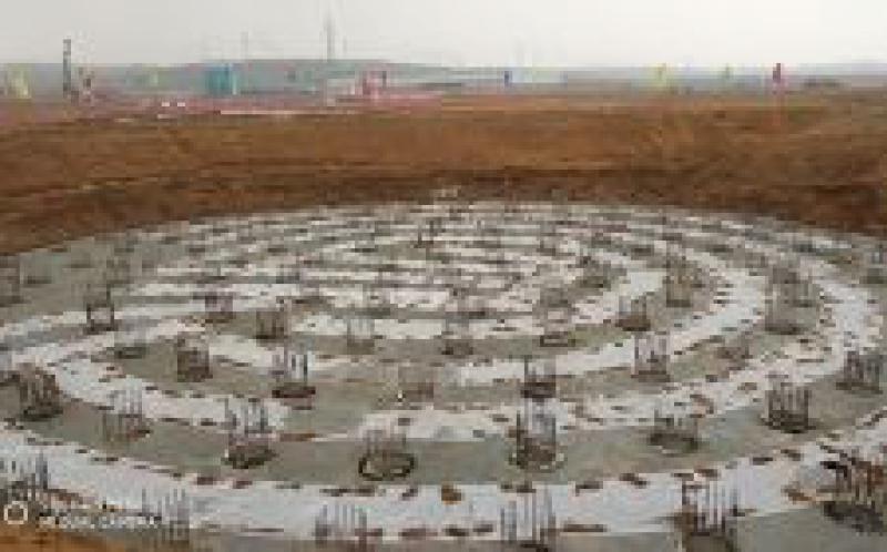 世界首例汽輪機高位布置項目鍋爐首根鋼架就位