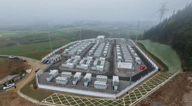 國(guó)內(nèi)最大單體構(gòu)網(wǎng)型級(jí)聯(lián)高壓儲(chǔ)能系統(tǒng)落地新疆